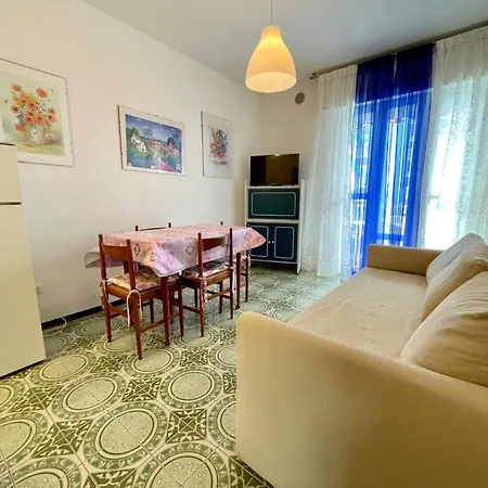 Beachside Flat With Shared Pool Apartment *