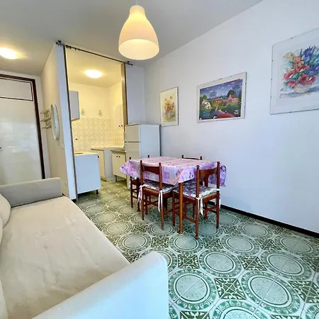 Beachside Flat With Shared Pool Apartment Porto Santa Margherita di Caorle