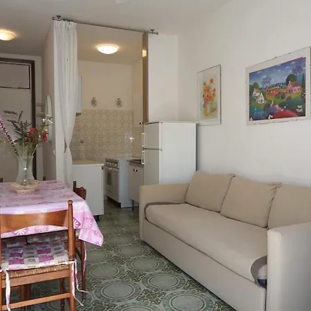 Apartament Beachside Flat With Shared Pool