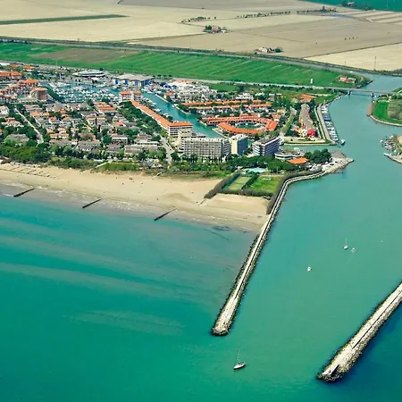 Beachside Flat With Shared Pool * Porto Santa Margherita di Caorle
