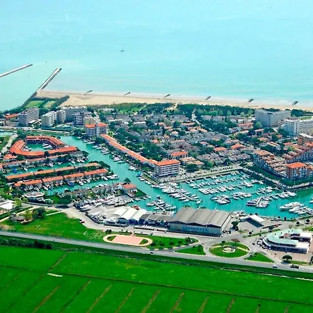 Beachside Flat With Shared Pool Apartament Porto Santa Margherita di Caorle