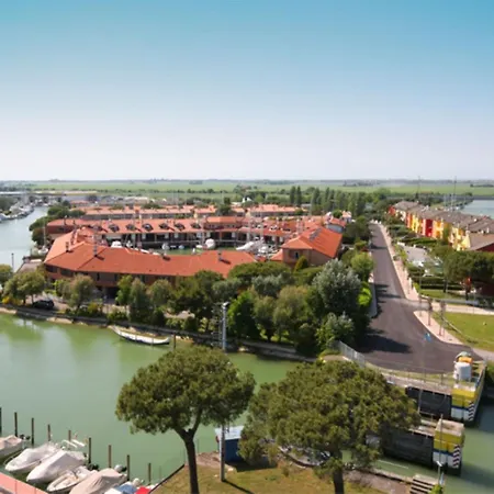 Beachside Flat With Shared Pool Apartamento Porto Santa Margherita di Caorle
