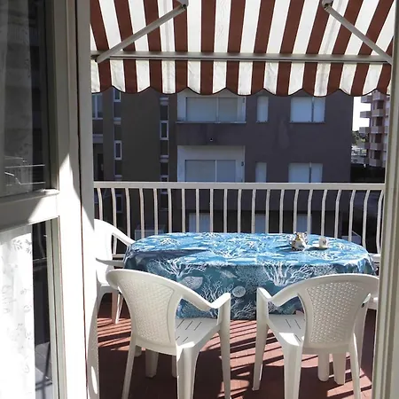 Beachside Flat With Shared Pool Apartment