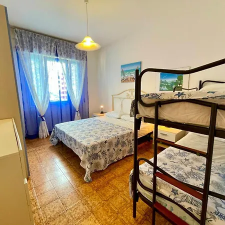 Beachside Flat With Shared Pool Apartment